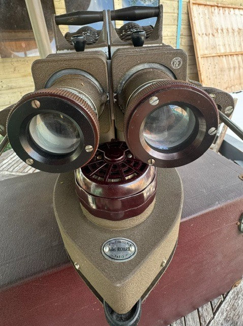 Vintage Jules Richard stereoscopic projector 1953