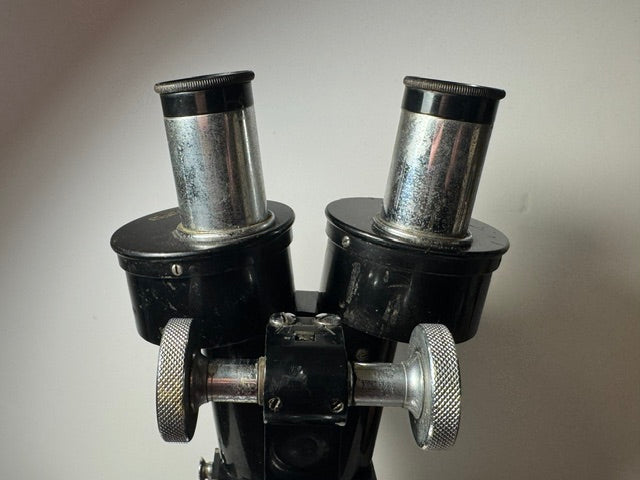 R & J Beck Stereoscopic microscope 1872, War office marking