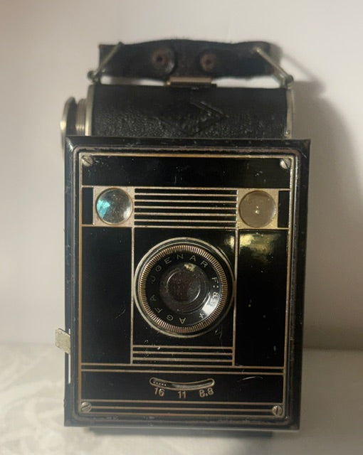 Vintage Kodak soix-20 Brownie folding camera