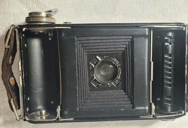 Vintage Kodak soix-20 Brownie folding camera