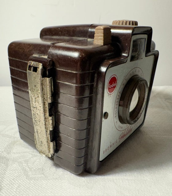 Kodak Brownie Holiday Camera 1953–1962 — Brown Bakelite, 127 Film