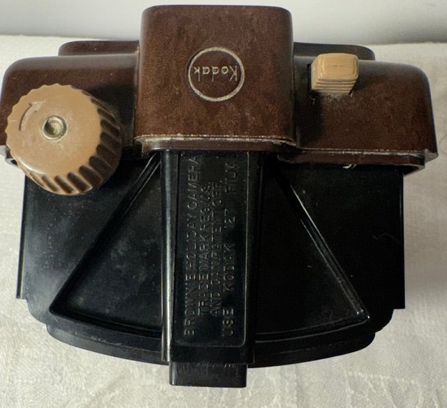 Kodak Brownie Holiday Camera 1953–1962 — Brown Bakelite, 127 Film