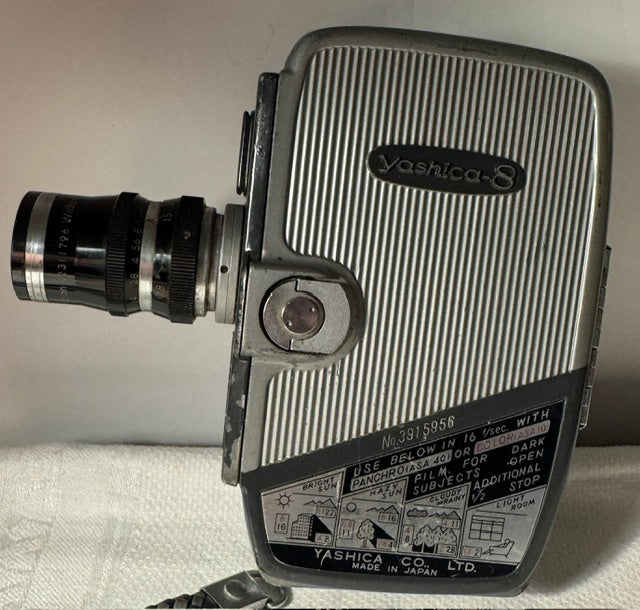 Vintage Yashica 8 Cine Camera 1950s — 8mm, Clockwork Spring Motor