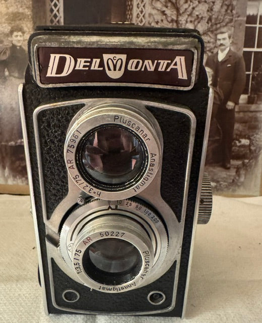 Montanus Delmonta TLR Camera — 120 Film, 6×6cm, 75mm f/3.5 Lens, West Germany, c.1950s