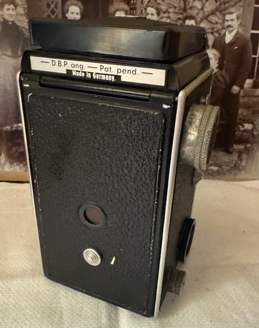 Montanus Delmonta TLR Camera — 120 Film, 6×6cm, 75mm f/3.5 Lens, West Germany, c.1950s