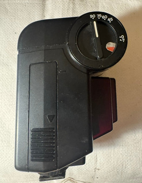 Nikon Speedlight SB-20 — TTL Flash, Tilting Bounce Head, 28/35/85mm Coverage