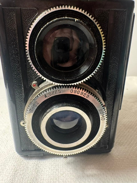Lubitel 2 Soviet TLR Camera — 120 Film, 6×6cm, LOMO, USSR, 1955–1979
